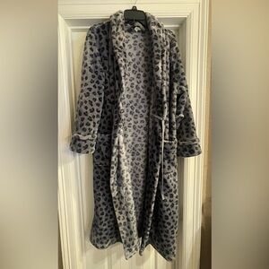 Sonoma Gray and Black Plush and Cozy Leopard Robe - Robe tie missing